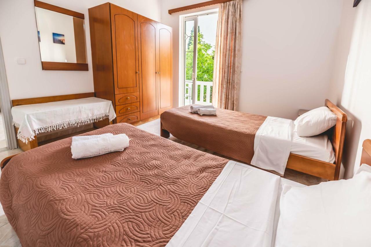 Hotel Ikaros アルハンゲロス エクステリア 写真